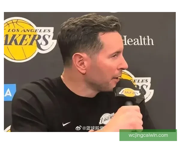 詹姆斯转型背后揭秘 雷迪克与他深度对话促使球权减少 詹姆斯转型背后揭秘 雷迪克与他深度对话促使球权减少